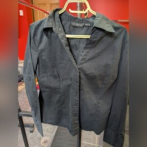 Black Button-Up Collared Shirt - Classic Work Blouse 2 pour 22 $ selected item